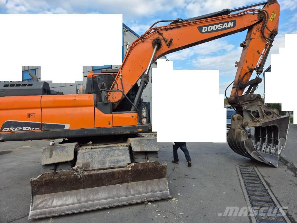 Doosan DX 210 W Gumikerekes kotrók