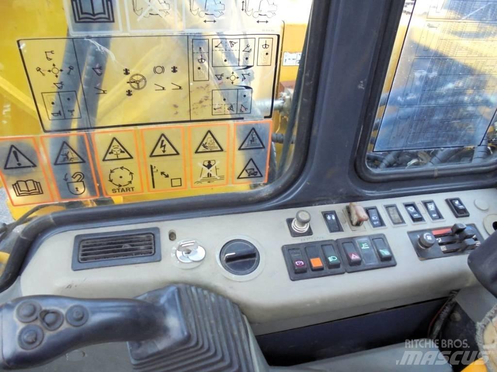Komatsu PW 130ES-6K Gumikerekes kotrók