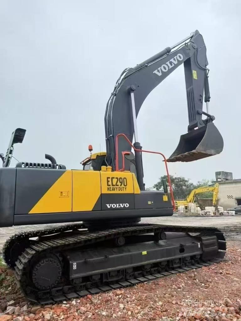 Volvo 290 Lánctalpas kotrók