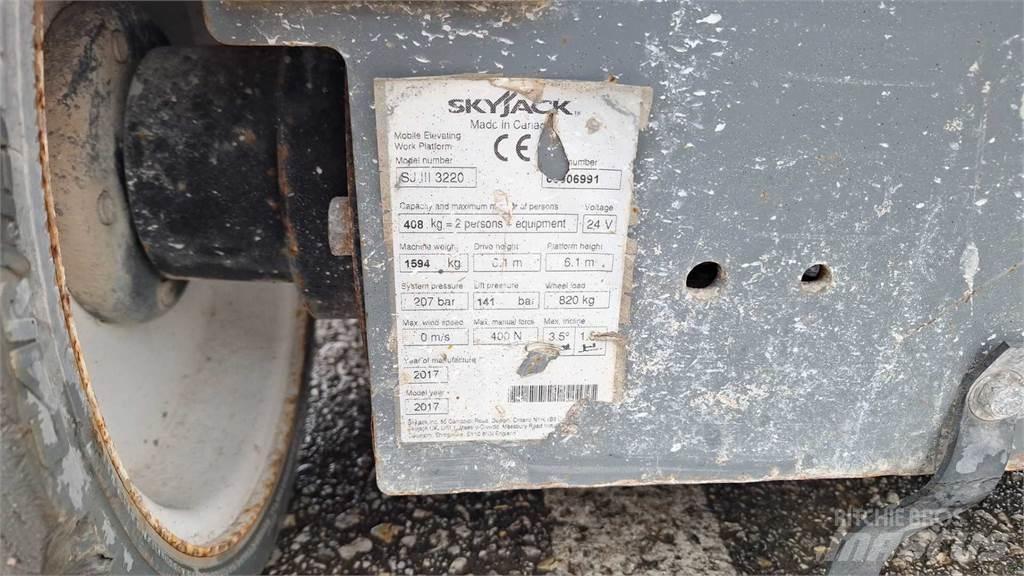 SkyJack SJIII3220 Ollós emelők