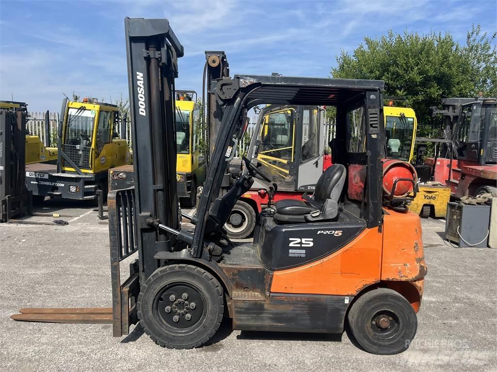 Doosan G25E-5 Gázüzemű targoncák