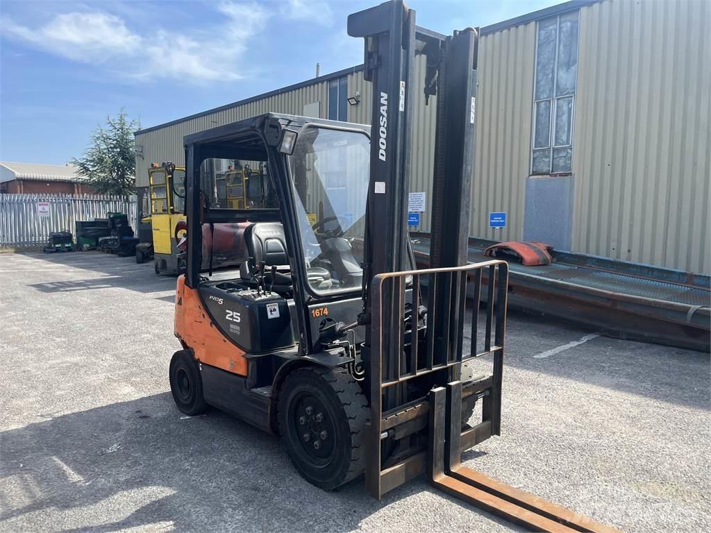 Doosan G25E-5 Gázüzemű targoncák