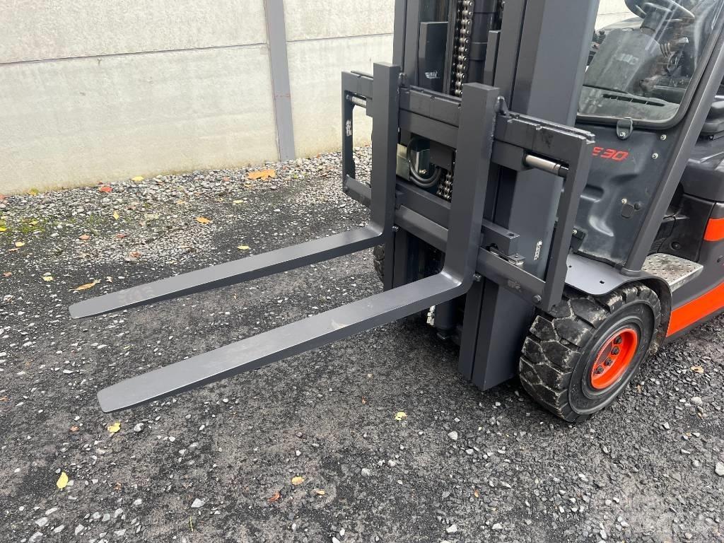 Linde E30L-01 Elektromos targoncák