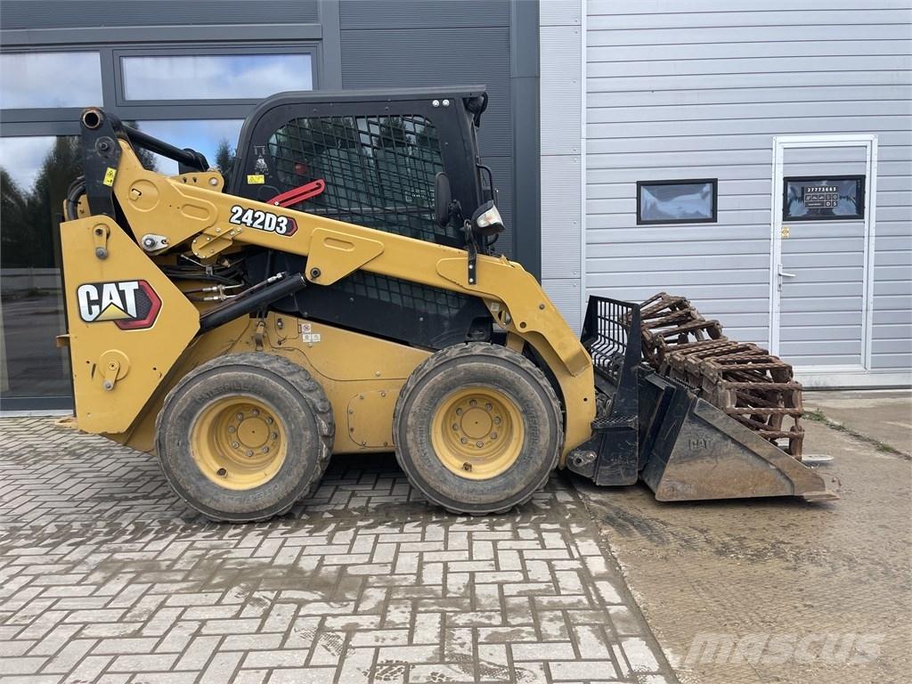 CAT 242D3 Kompaktrakodók