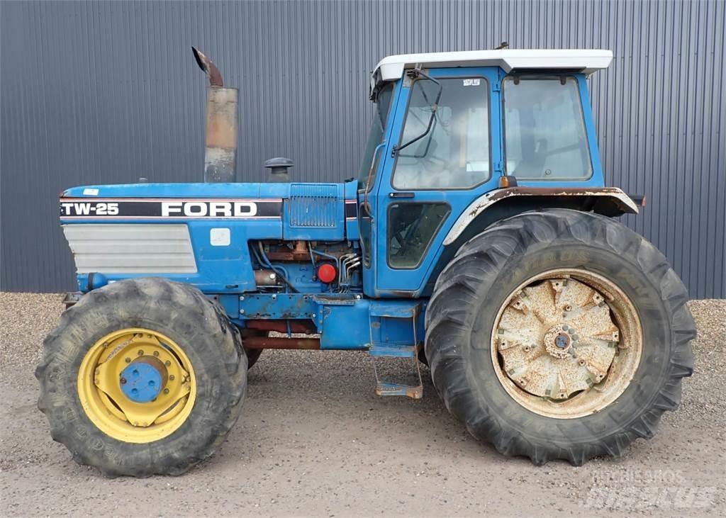 Ford TW25 Traktorok