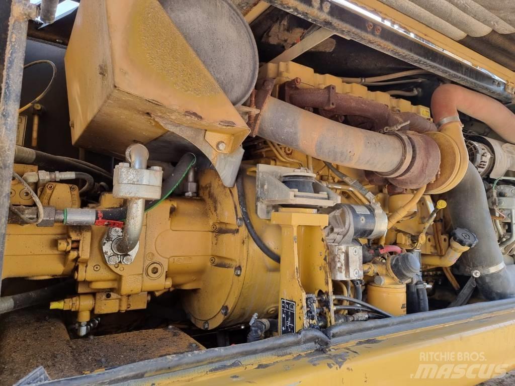 CAT M316 D II Gumikerekes kotrók