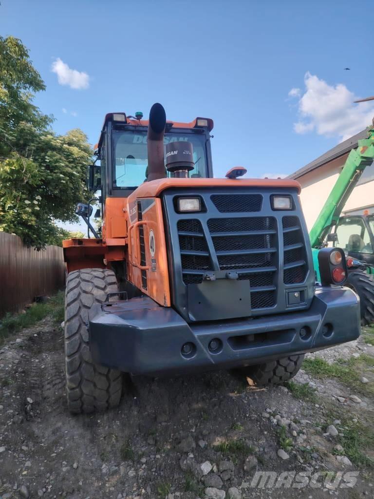 Doosan DL 250 Gumikerekes homlokrakodók