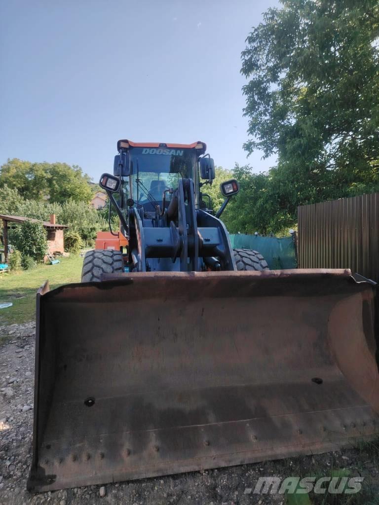 Doosan DL 250 Gumikerekes homlokrakodók
