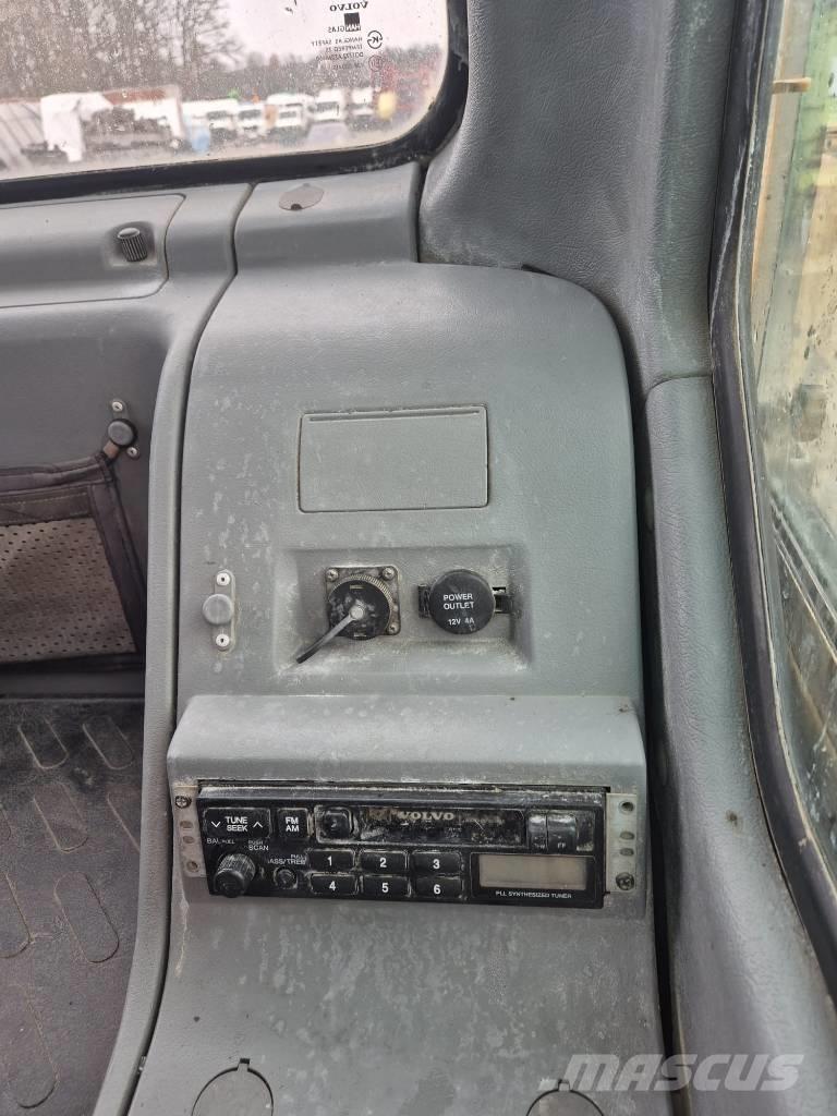 Volvo EW180B Gumikerekes kotrók