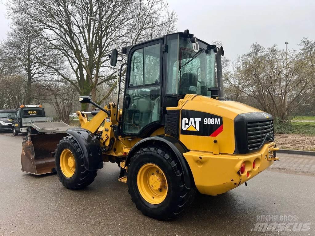 CAT 908M Gumikerekes homlokrakodók