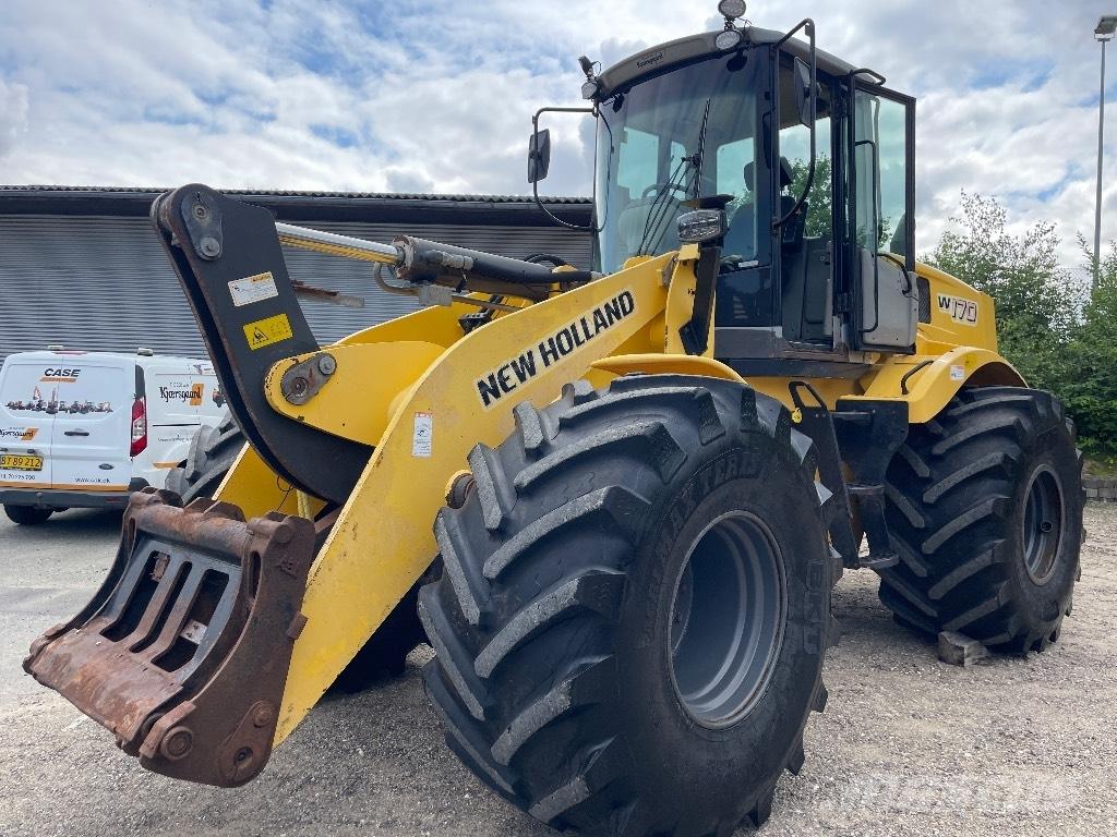 New Holland W 170 Gumikerekes homlokrakodók