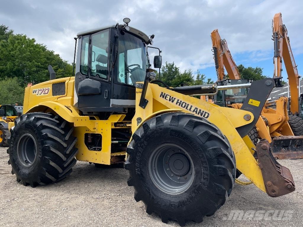 New Holland W 170 Gumikerekes homlokrakodók