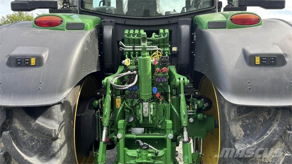 John Deere 6R215 Traktorok