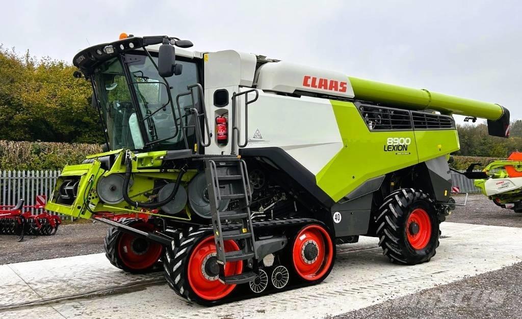 CLAAS Lexion 8900 TT Kombájnok