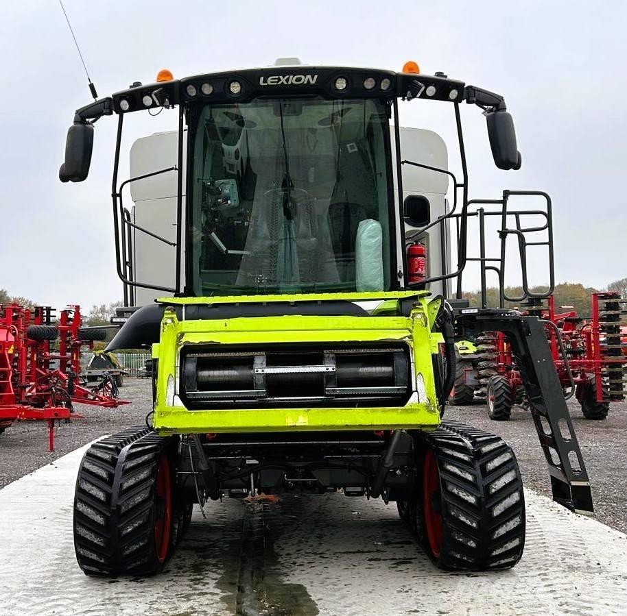 CLAAS Lexion 8900 TT Kombájnok