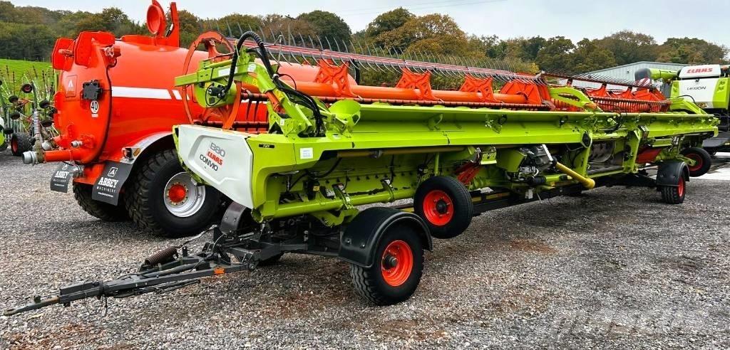 CLAAS Lexion 8900 TT Kombájnok
