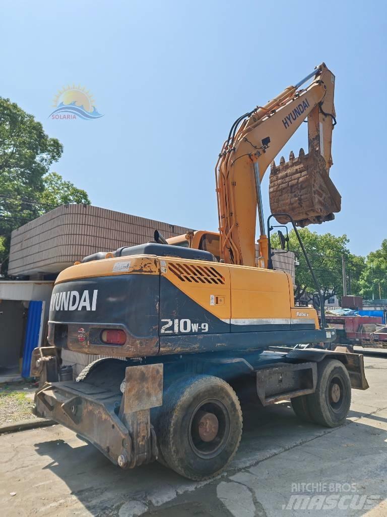Hyundai R210W-9 Gumikerekes kotrók