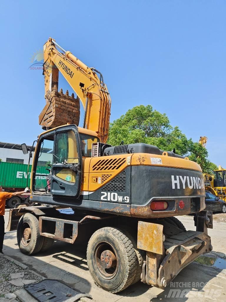 Hyundai R210W-9 Gumikerekes kotrók