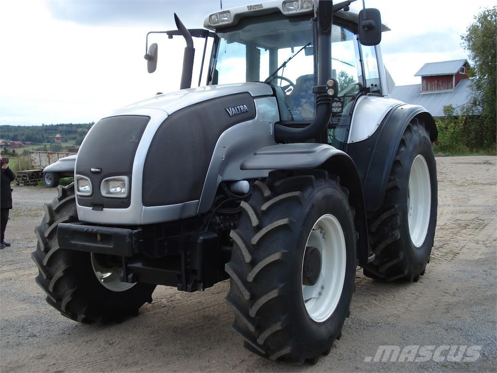 Valtra M150-4 Traktorok