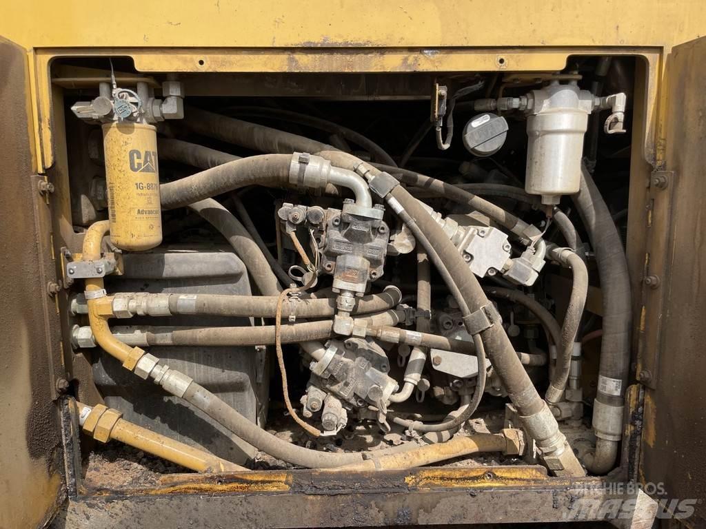 CAT AP555F Aszfalt terítõ gépek
