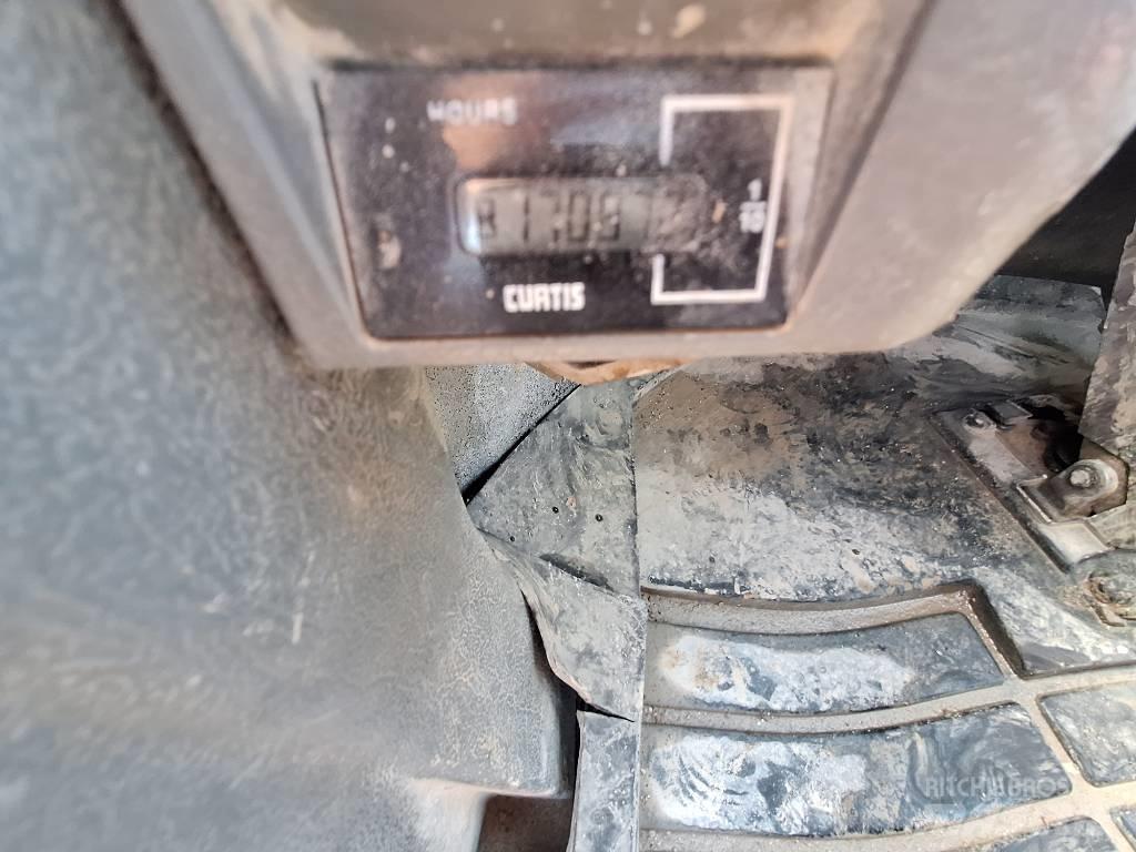 Doosan DL 300 Gumikerekes homlokrakodók