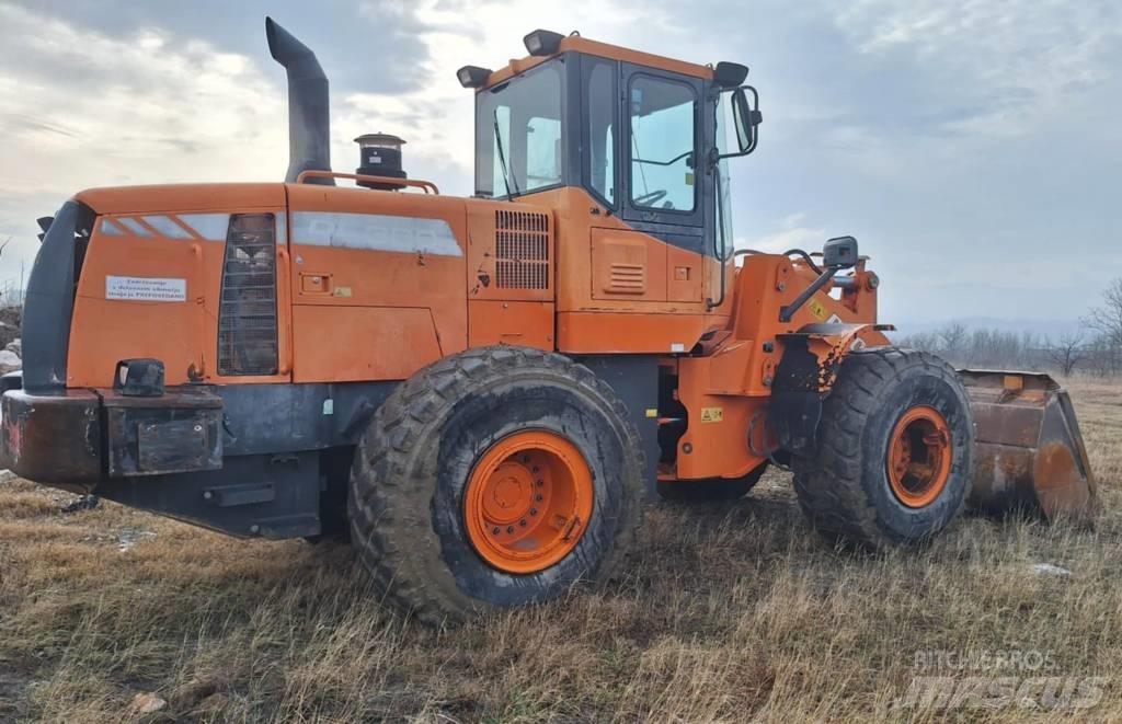 Doosan DL 300 Gumikerekes homlokrakodók