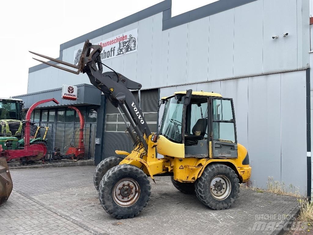 Volvo L 30 B Gumikerekes homlokrakodók