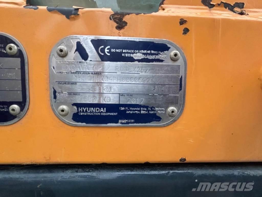 Hyundai R25Z Mini kotrók < 7t