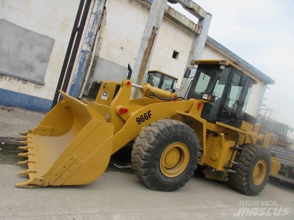 CAT 966 F Gumikerekes homlokrakodók