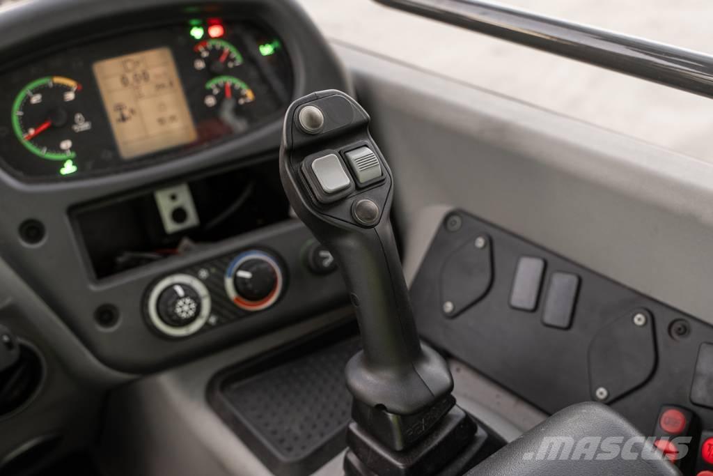 CASE 321 F Gumikerekes homlokrakodók