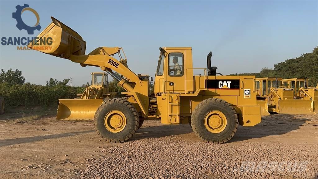 CAT 950 E Gumikerekes homlokrakodók