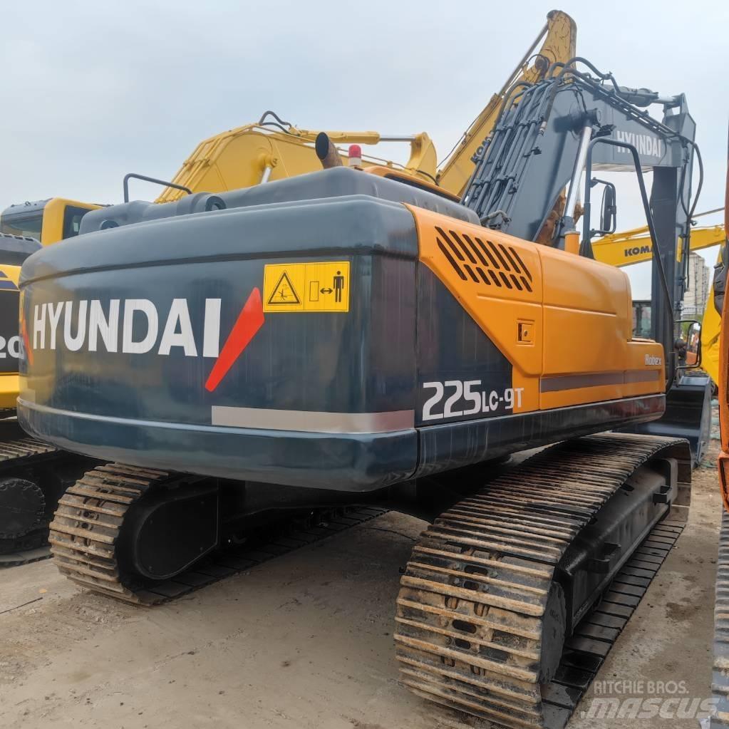Hyundai R 225LC-9T Lánctalpas kotrók