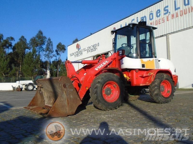 Volvo L 30 B Gumikerekes homlokrakodók