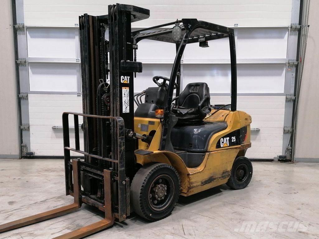 CAT GP25N Gázüzemű targoncák