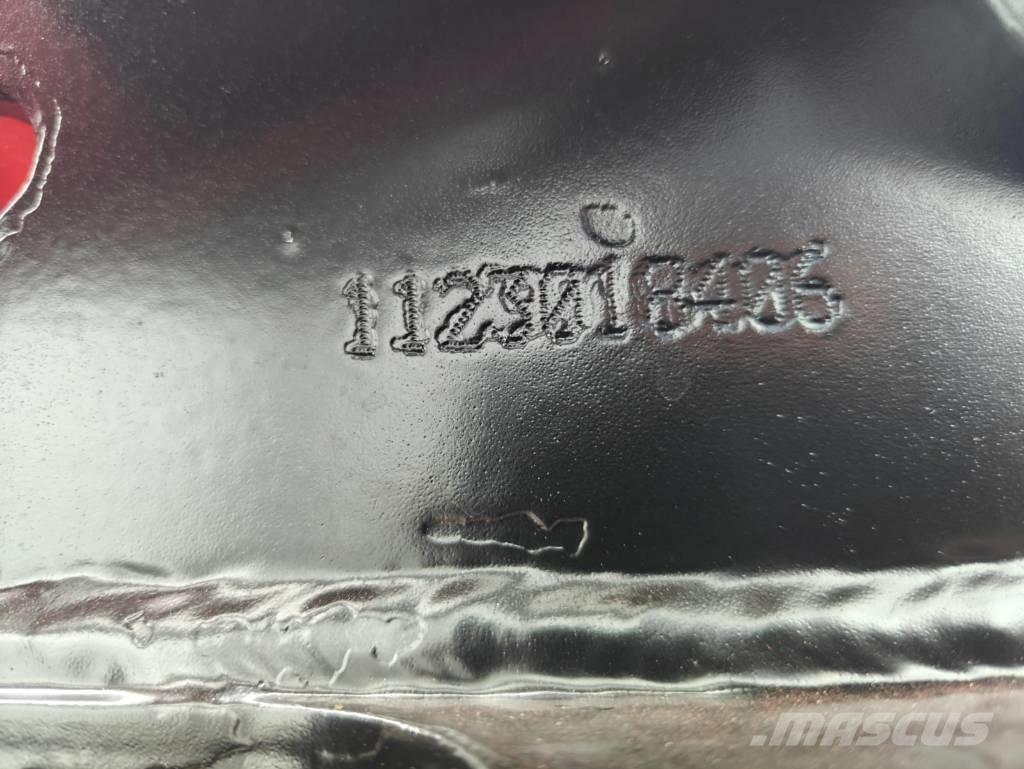 Komatsu C 123 Betakarító fejek