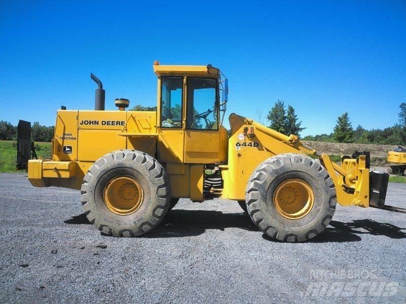 John Deere 644 D Gumikerekes homlokrakodók