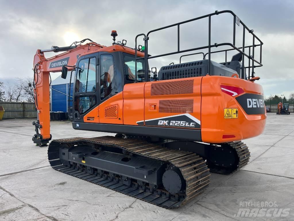 Develon DX 225 LC-7 Lánctalpas kotrók