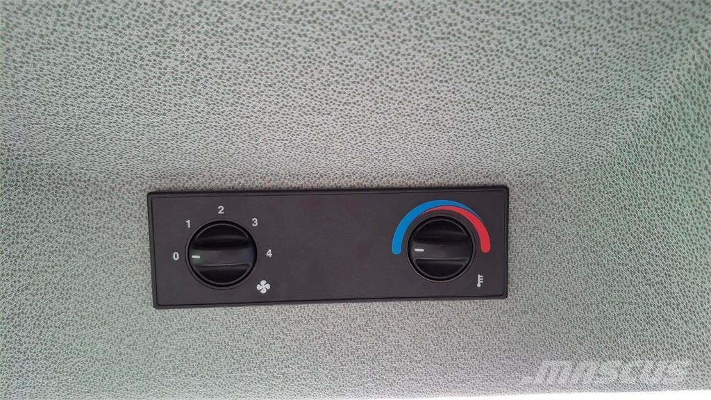 CLAAS Elios 210 Traktorok