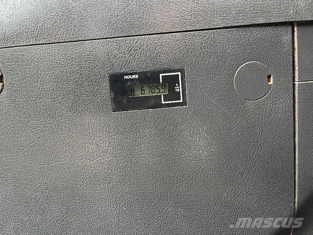Hyundai HX220L Lánctalpas kotrók