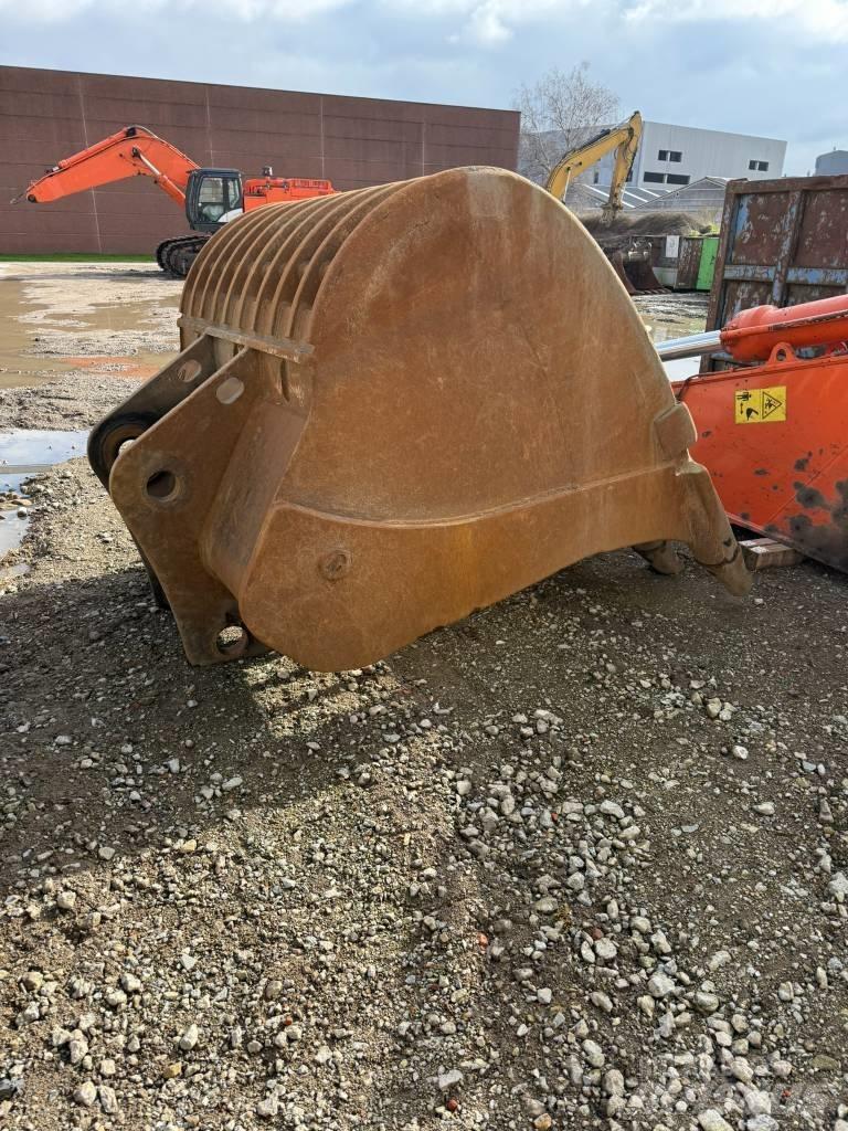 Hitachi ZX690 LCR - 6 Lánctalpas kotrók