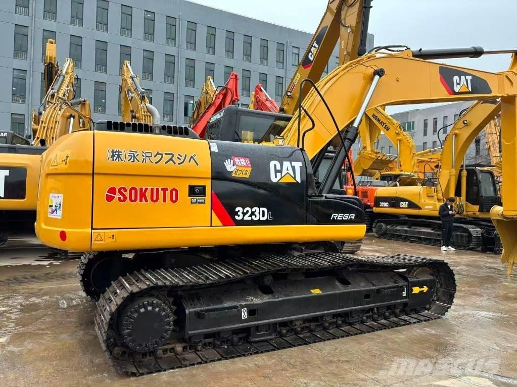 CAT 323 D Lánctalpas kotrók