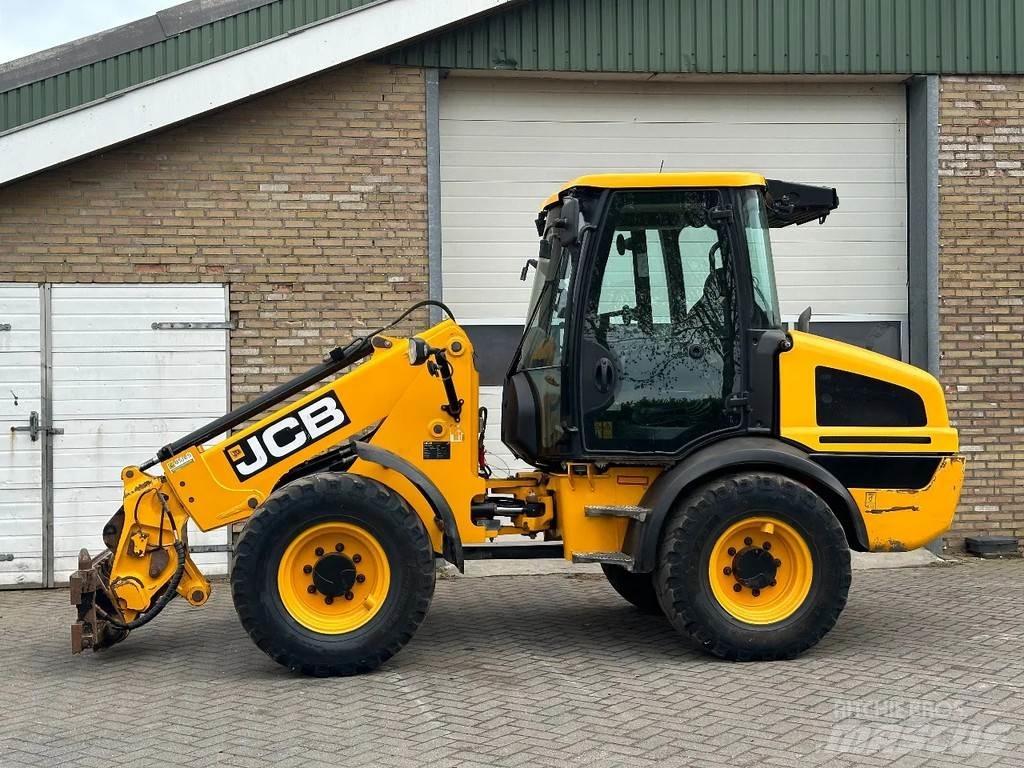 JCB TM220 SV A Teleszkópos gumikerekes rakodók