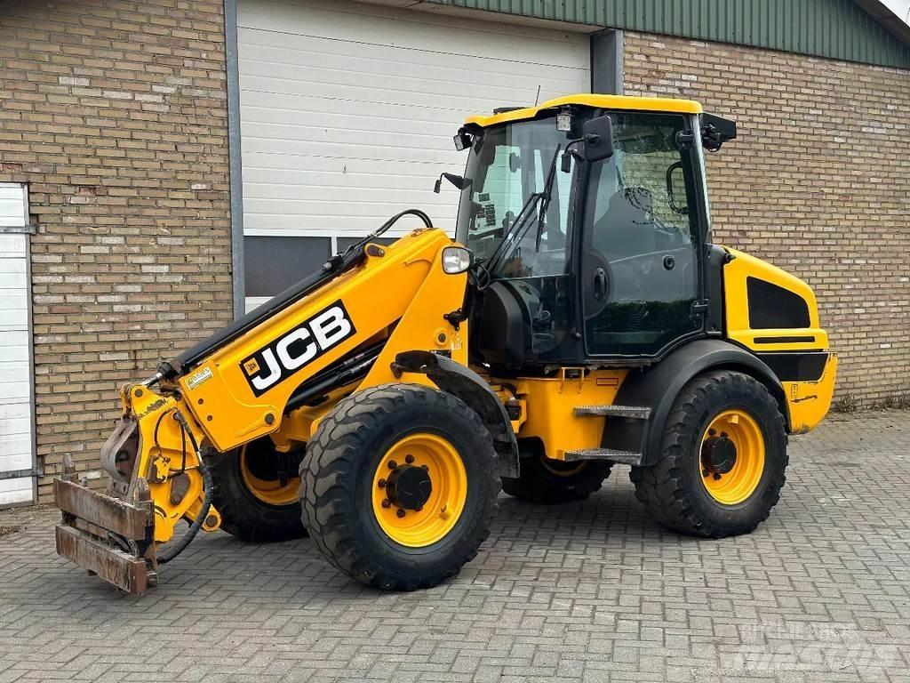 JCB TM220 SV A Teleszkópos gumikerekes rakodók