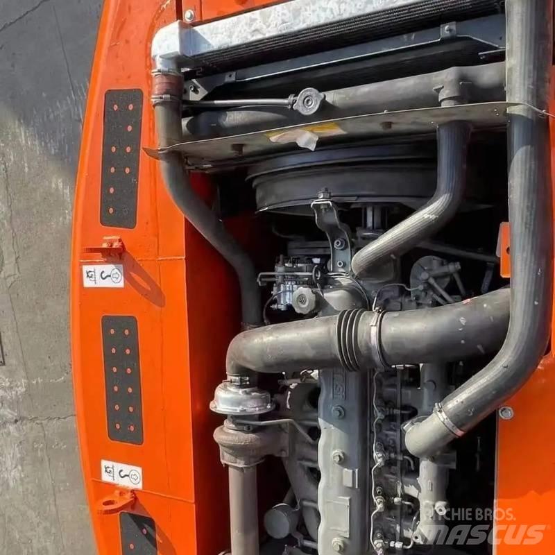 Hitachi ZX 200 Lánctalpas kotrók