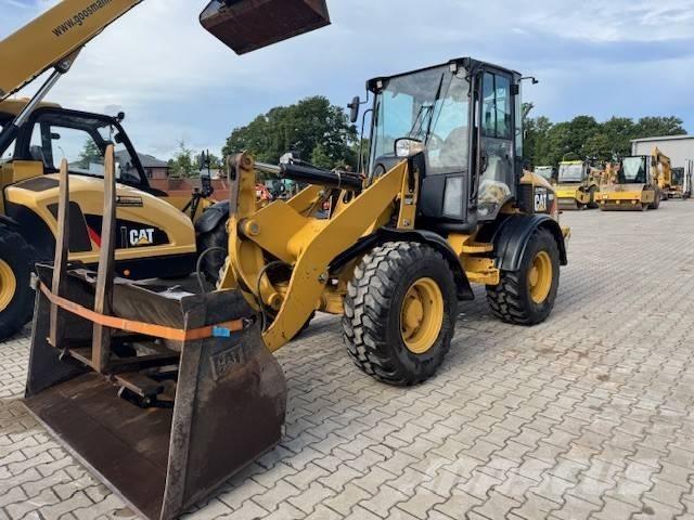 CAT 908 H Gumikerekes homlokrakodók