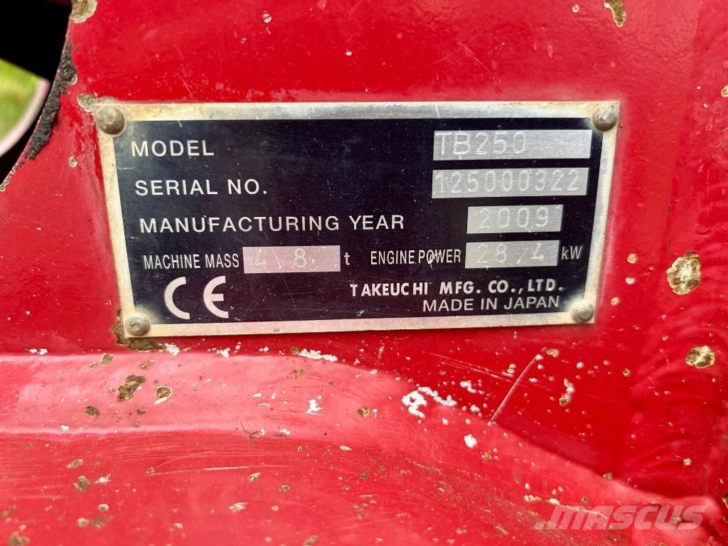 Takeuchi TB 250 Mini kotrók < 7t