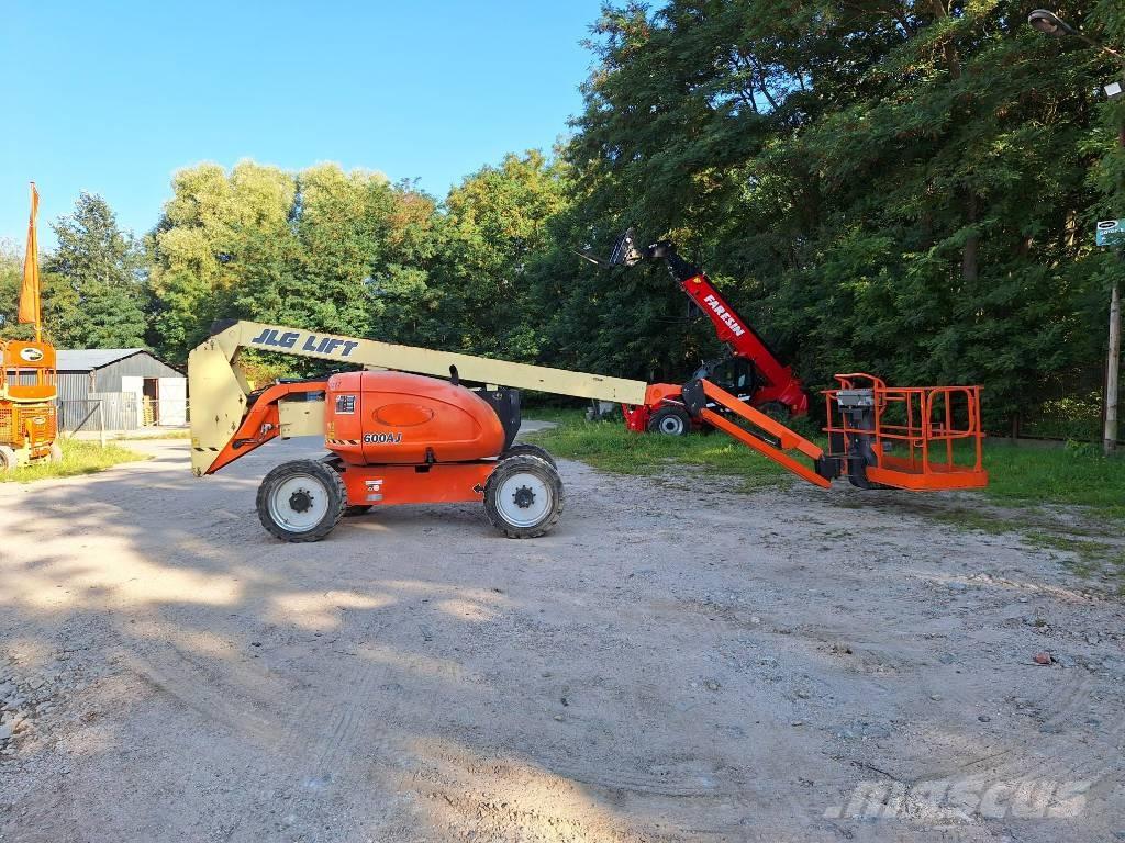 JLG 600AJ Karos emelők