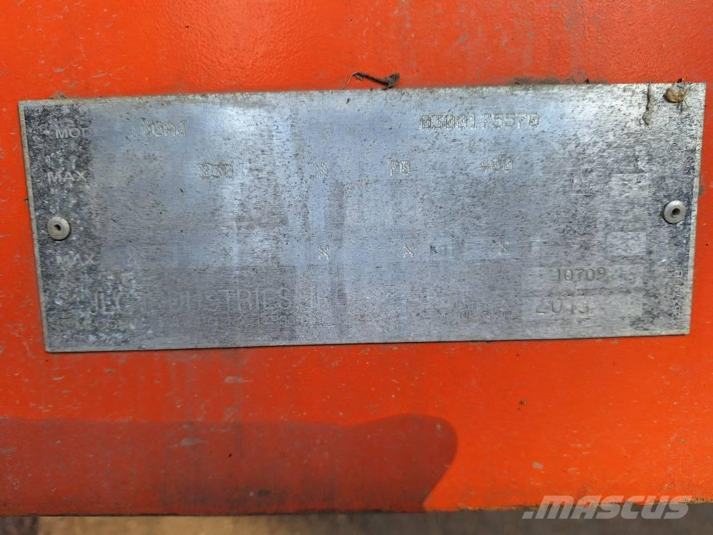 JLG 600AJ Karos emelők