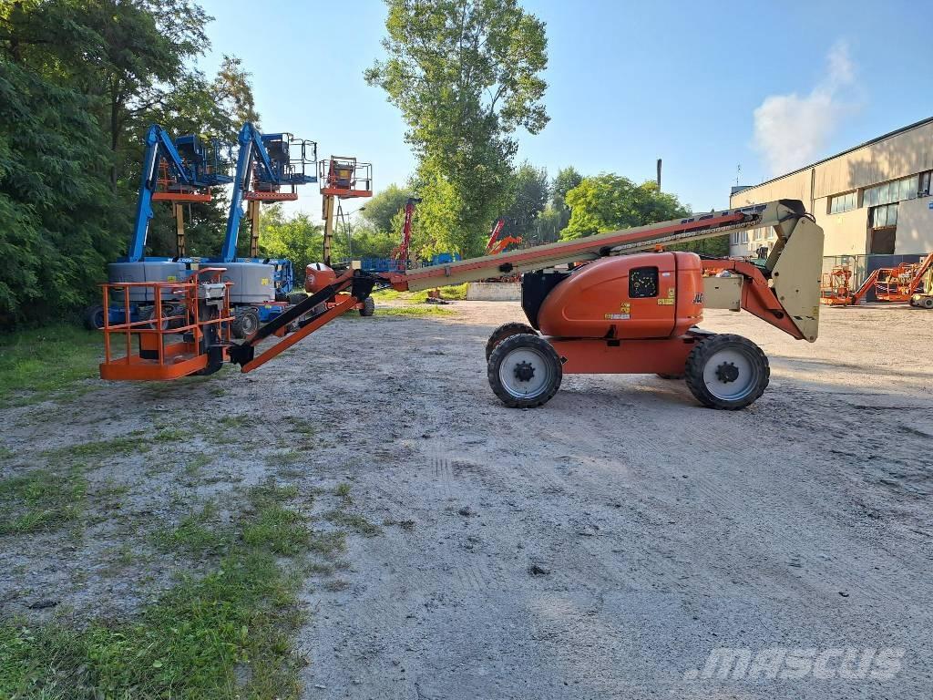 JLG 600AJ Karos emelők