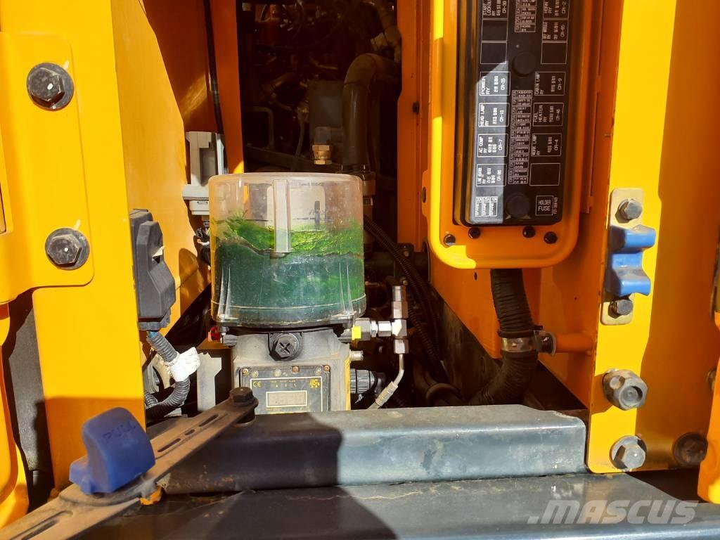 Hyundai HX260NL Lánctalpas kotrók